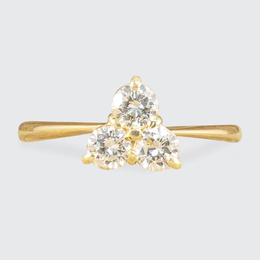 Elegant ring in 18ct yellow gold, featuring a sparkling three-stone diamond cluster design for a timeless and sophisticated look.