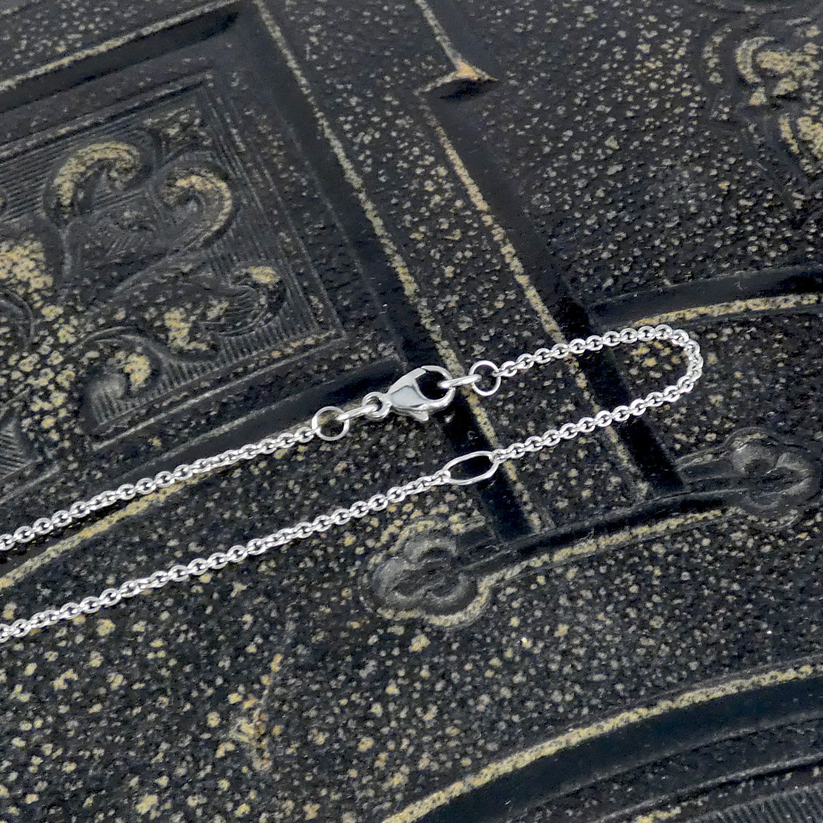 Platinum chain showing the option of having a 16inch or 18" chain.