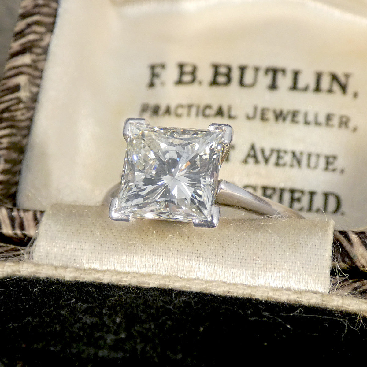 Huge 2.95ct Princess Cut Diamond solitaire engagement ring in a box.