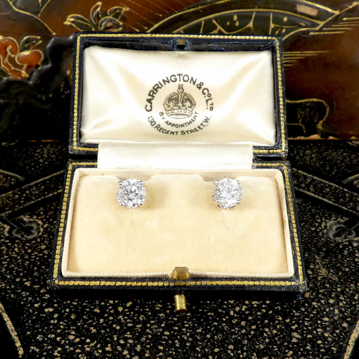 Gorgeous pre-owned and second hand diamond stud earrings, making them large and great value.