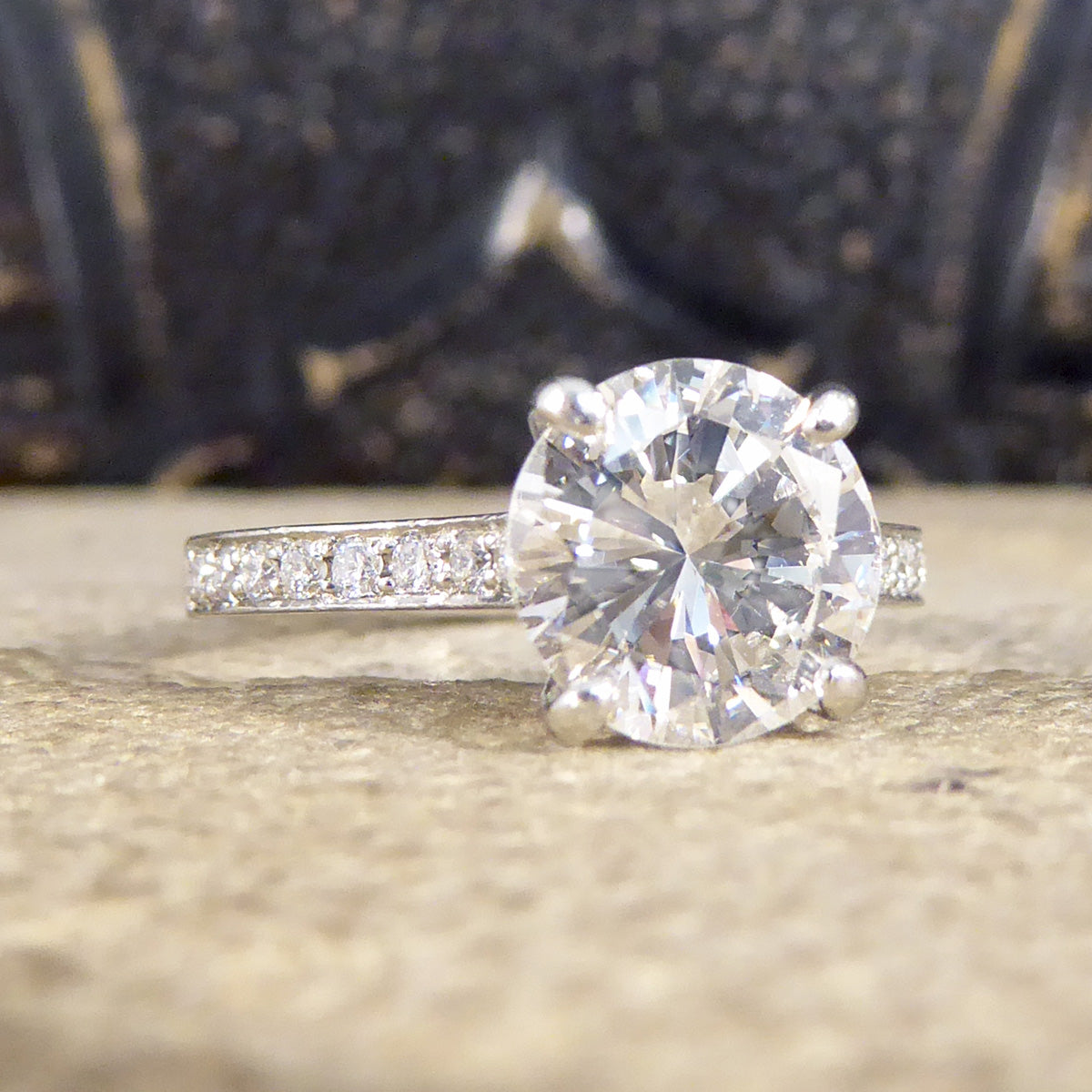 Round cut diamond on sale engagement rings platinum