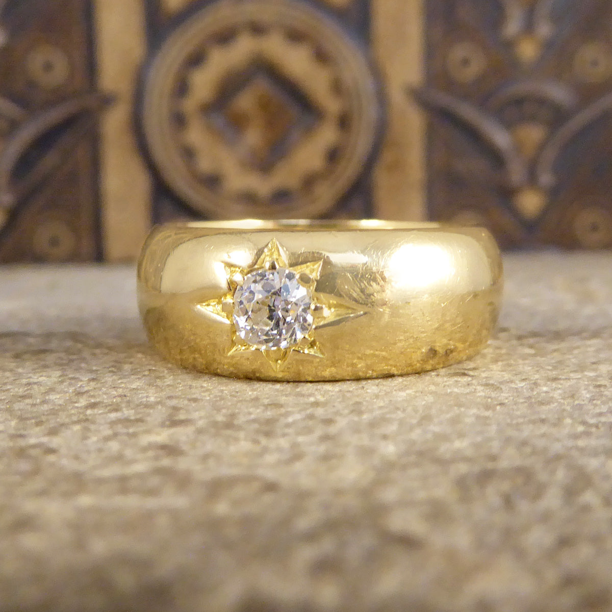 Antique Late Victorian Old Cut Diamond Star Set 18ct Yellow Gold Band Ring